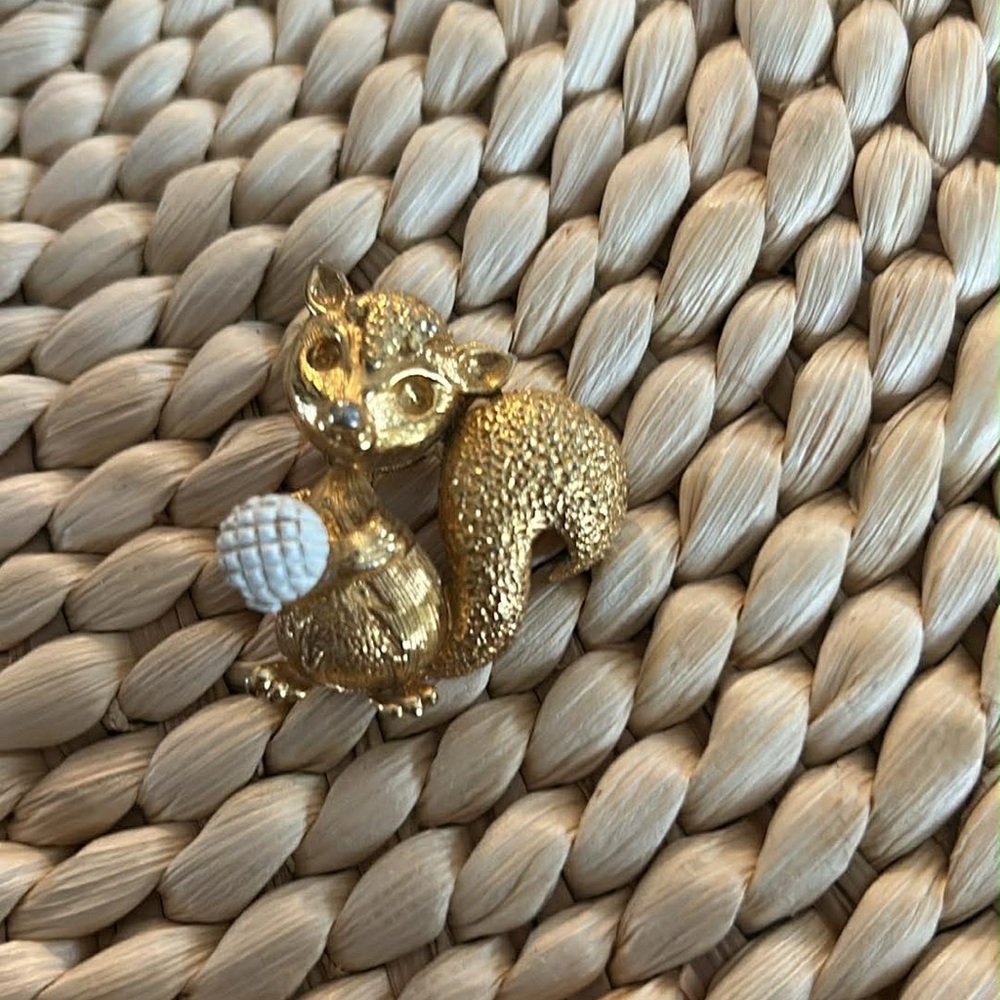 Vintage Gold tone 1 1/2” Squirrel Brooch with White Acorn